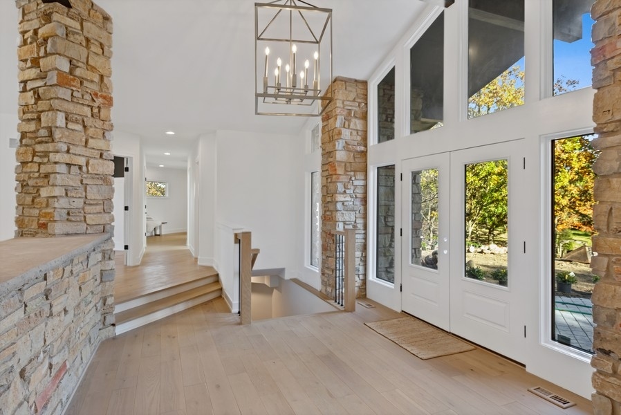 8100 Steepleside Drive Burr Ridge, IL 60527 - Photo 2 of 38