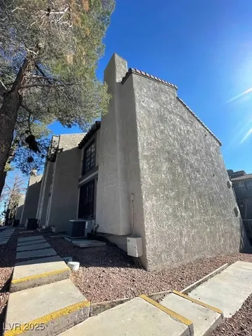 $1,100 | 2818 Calle Del Oro, Las Vegas, NV 89120