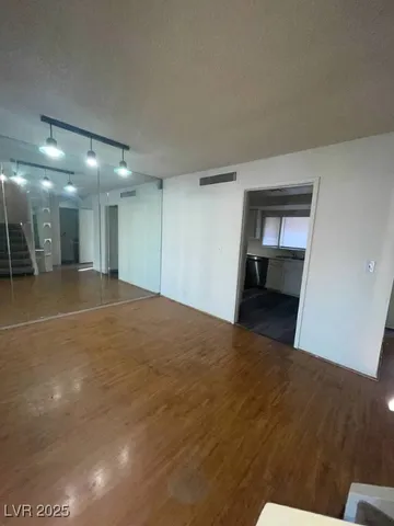 $1,100 | 2818 Calle Del Oro, Las Vegas, NV 89120