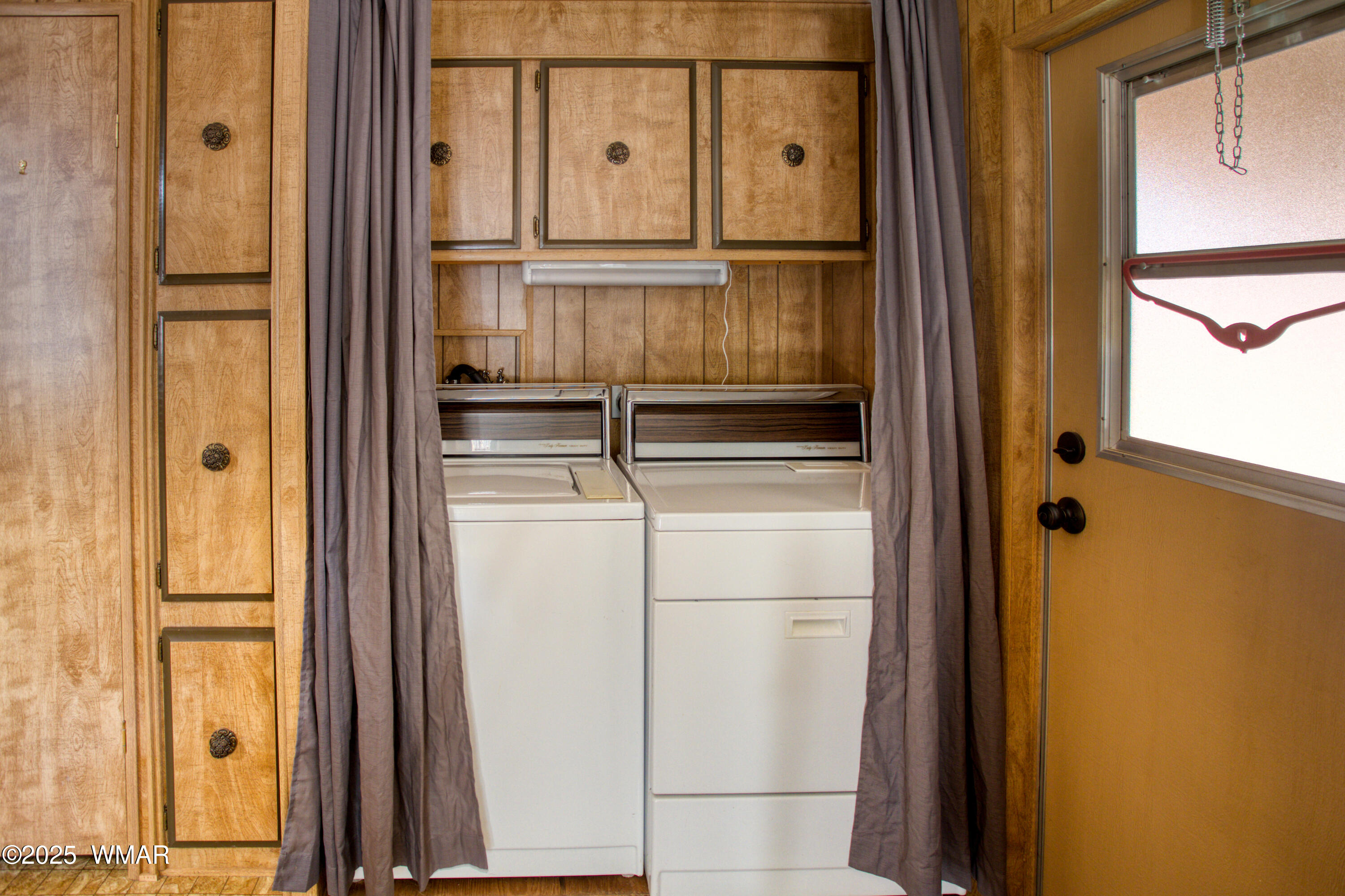 5220 South Blue Ridge Loop Pinetop, AZ 85935 - Photo 16 of 54 17 LAUNDRY