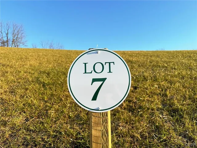 $800,000 | 6445 Springhouse Path, Bethlehem, PA 18015