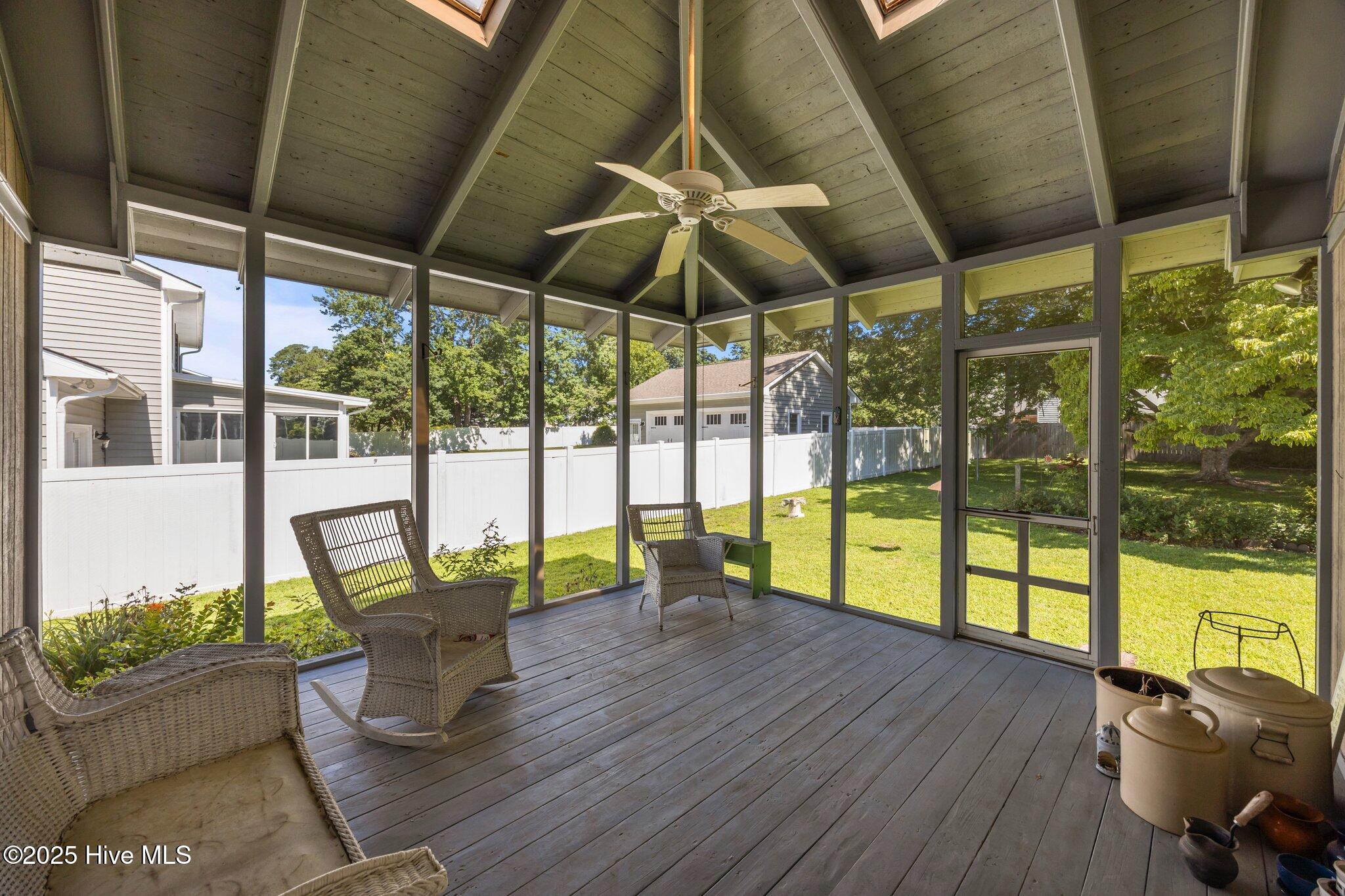 300 Rockledge Road New Bern, NC 28562 - Photo 27 of 38 Spacious Screened Porch