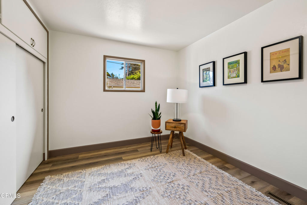 18601 Cypress Road Fort Bragg, CA 95437 - Photo 26 of 35 a room with a wooden bench and a rug