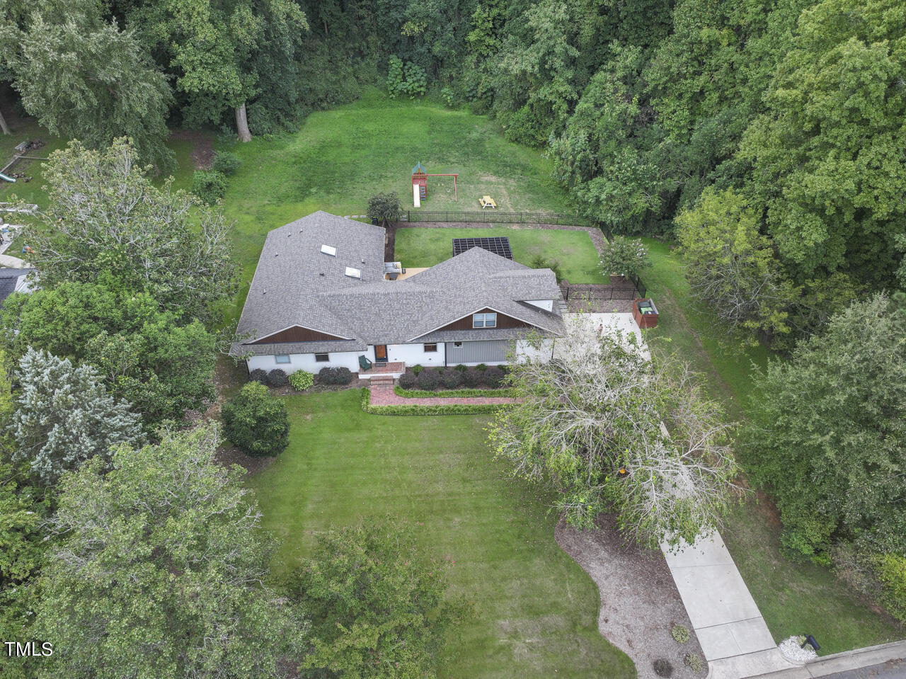 217 Lord Berkley Road Raleigh, NC 27610 - Photo 10 of 68 217_reduced_28