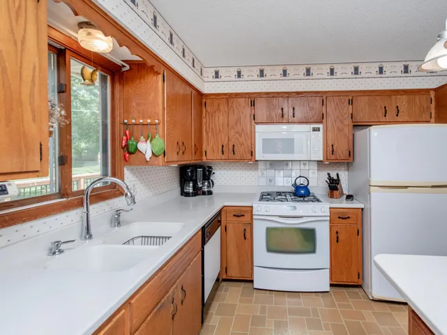 $375,000 | 1769 Serpentine Drive, Eagan, MN 55122