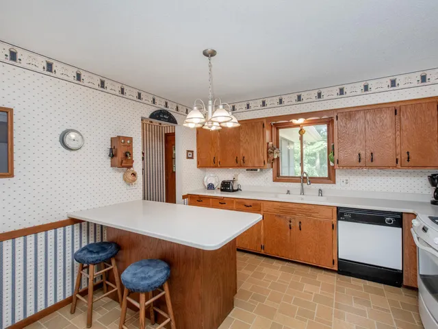 $375,000 | 1769 Serpentine Drive, Eagan, MN 55122