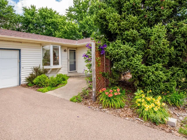 $375,000 | 1769 Serpentine Drive, Eagan, MN 55122