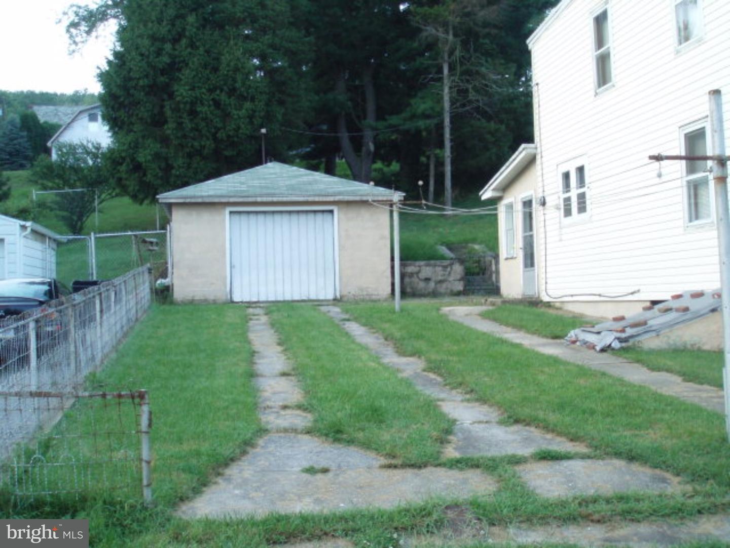 216 New Phila Road New Philadelphia, PA 17959 - Photo 3 of 16 Garage