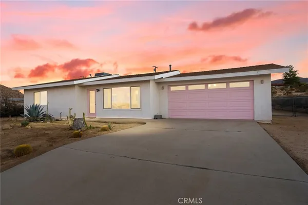 $1,700 | 61773 Crest Cir Drive, Joshua Tree, CA 92252