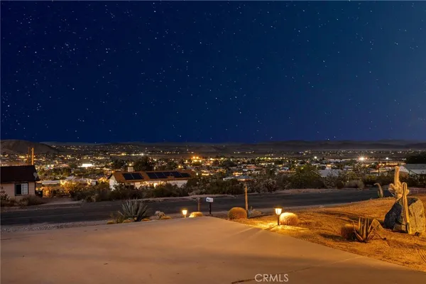 $1,700 | 61773 Crest Cir Drive, Joshua Tree, CA 92252
