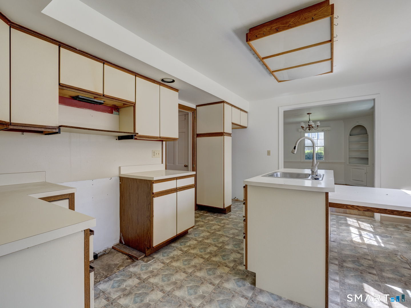 176 Stearns Street Bristol, CT 06010 - Photo 8 of 38
