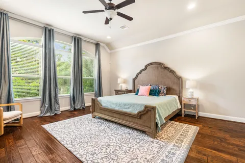 $975,000 | 10 Black Spruce Court, The Woodlands, TX 77375