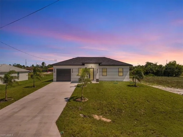 $274,000 | 845 Foxtail Street East, Lehigh Acres, FL 33974