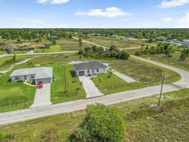 $274,000 | 845 Foxtail Street East, Lehigh Acres, FL 33974