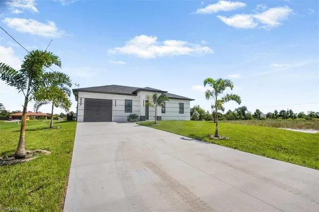 $274,000 | 845 Foxtail Street East, Lehigh Acres, FL 33974