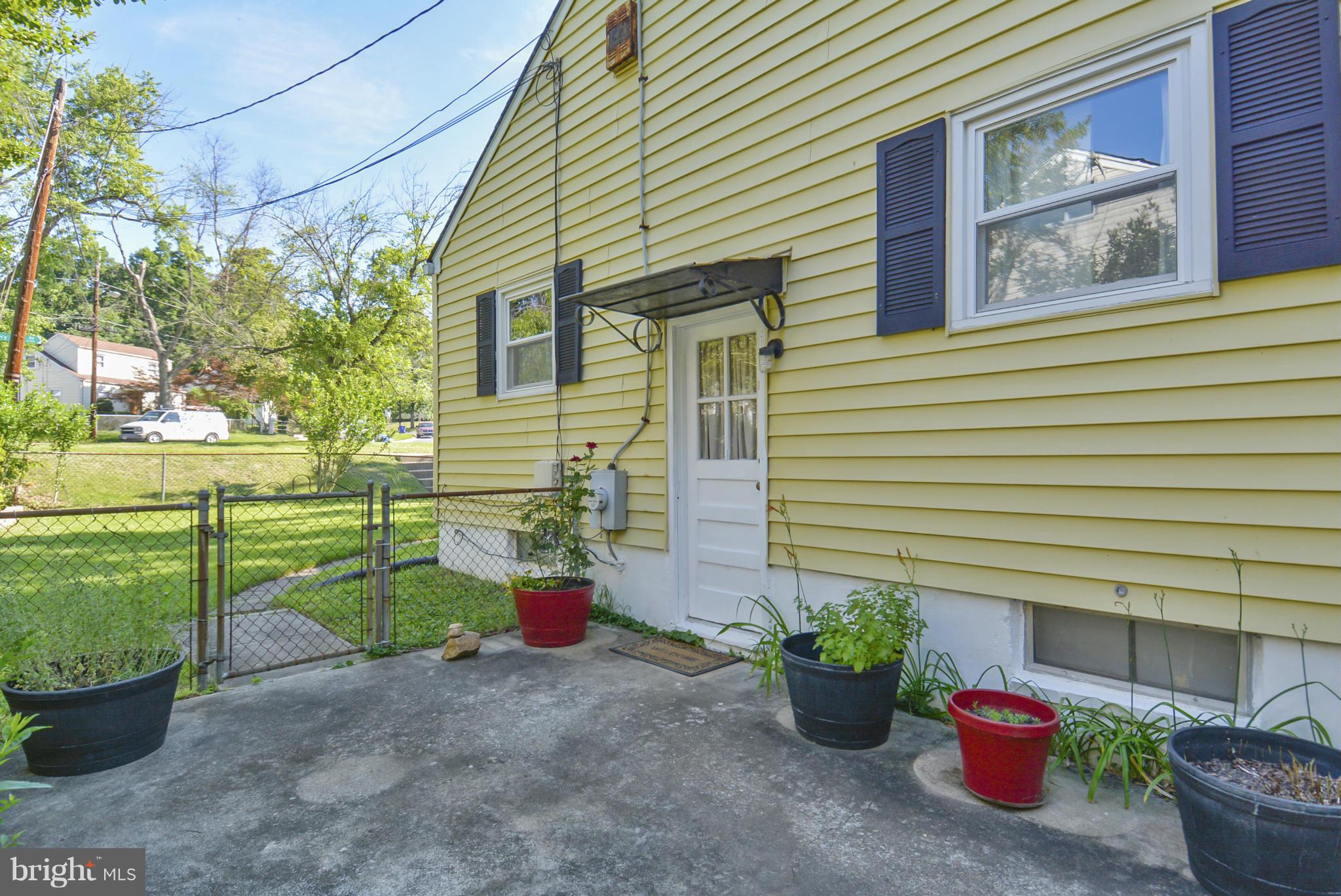 4400 Garrett Park Road Silver Spring, MD 20906 - Photo 23 of 30 Side patio!