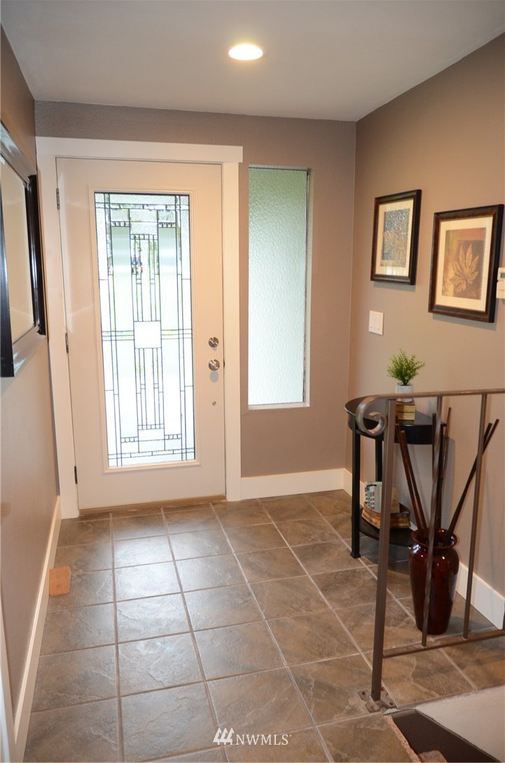 22193 Vine Road Brier, WA 98036 - Photo 2 of 25 Gallery Image 2