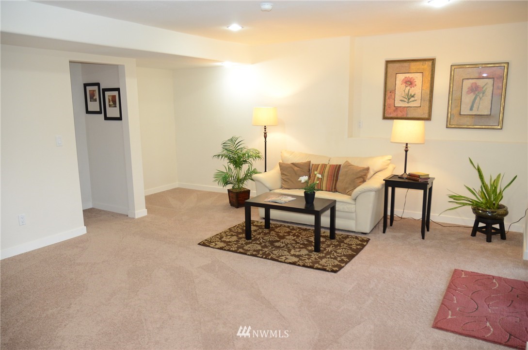 22193 Vine Road Brier, WA 98036 - Photo 14 of 25 Gallery Image 14