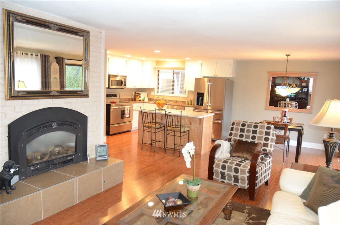 22193 Vine Road Brier, WA 98036 - Photo 3 of 25 Gallery Image 3