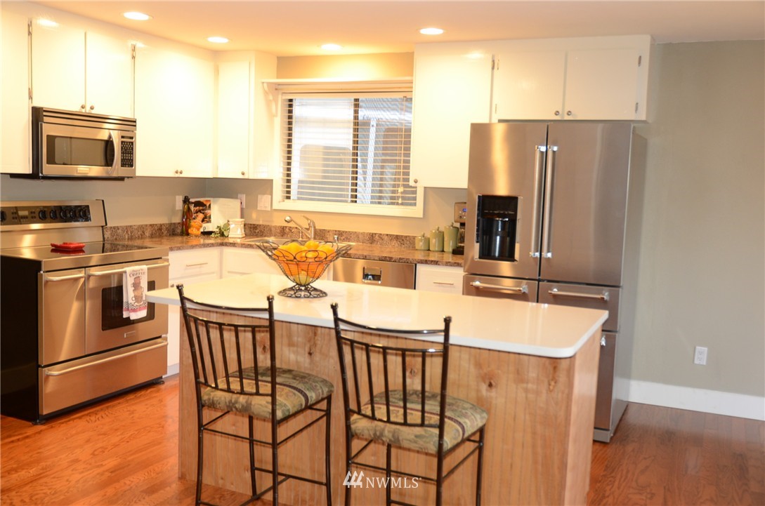 22193 Vine Road Brier, WA 98036 - Photo 6 of 25 Gallery Image 6