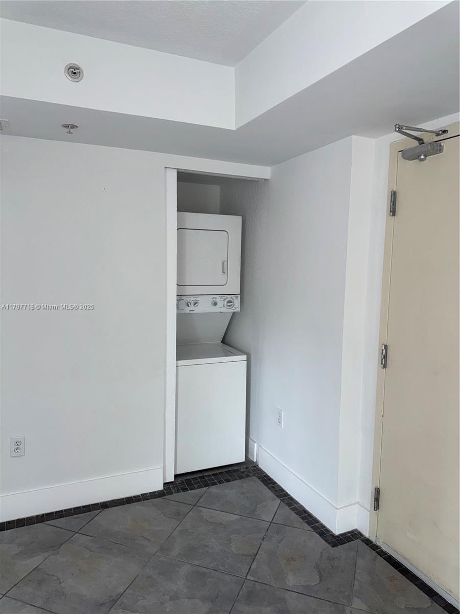498 Southwest 2nd Street, Unit 2D Miami, FL 33130 - Photo 31 of 35 a room with a washer and dryer
