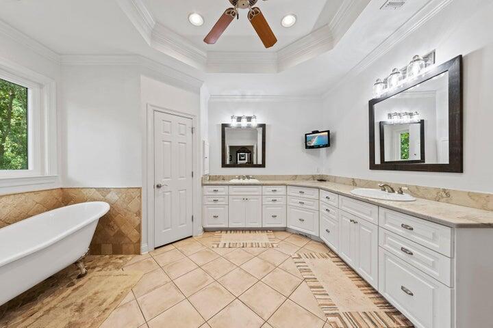 145 Mulry Drive Niceville, FL 32578 - Photo 29 of 58 a bathroom with a tub sink and mirror
