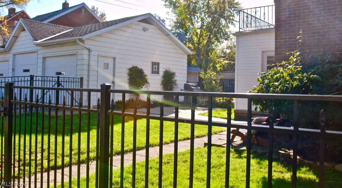 2247 Fenwick Road Cleveland, OH 44118 - Photo 30 of 31 Gallery Image 30