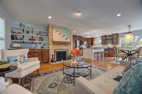 a view of a livingroom and dining room