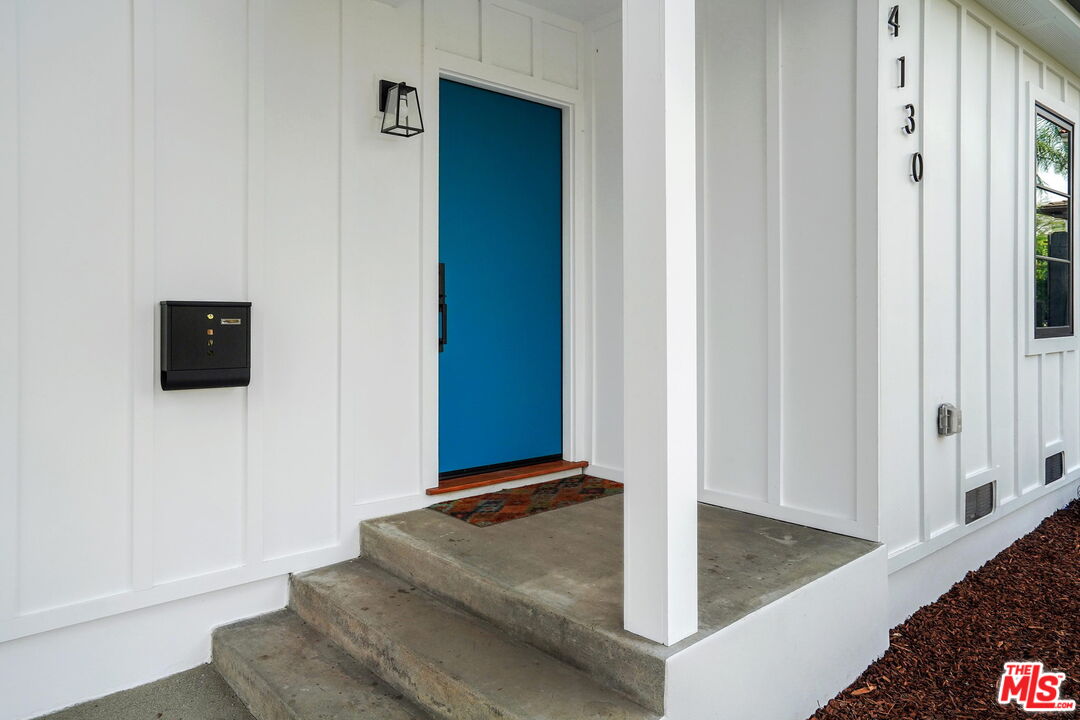 4130 Verdugo View Drive Los Angeles, CA 90065 - Photo 4 of 36 a view of livingroom with furniture