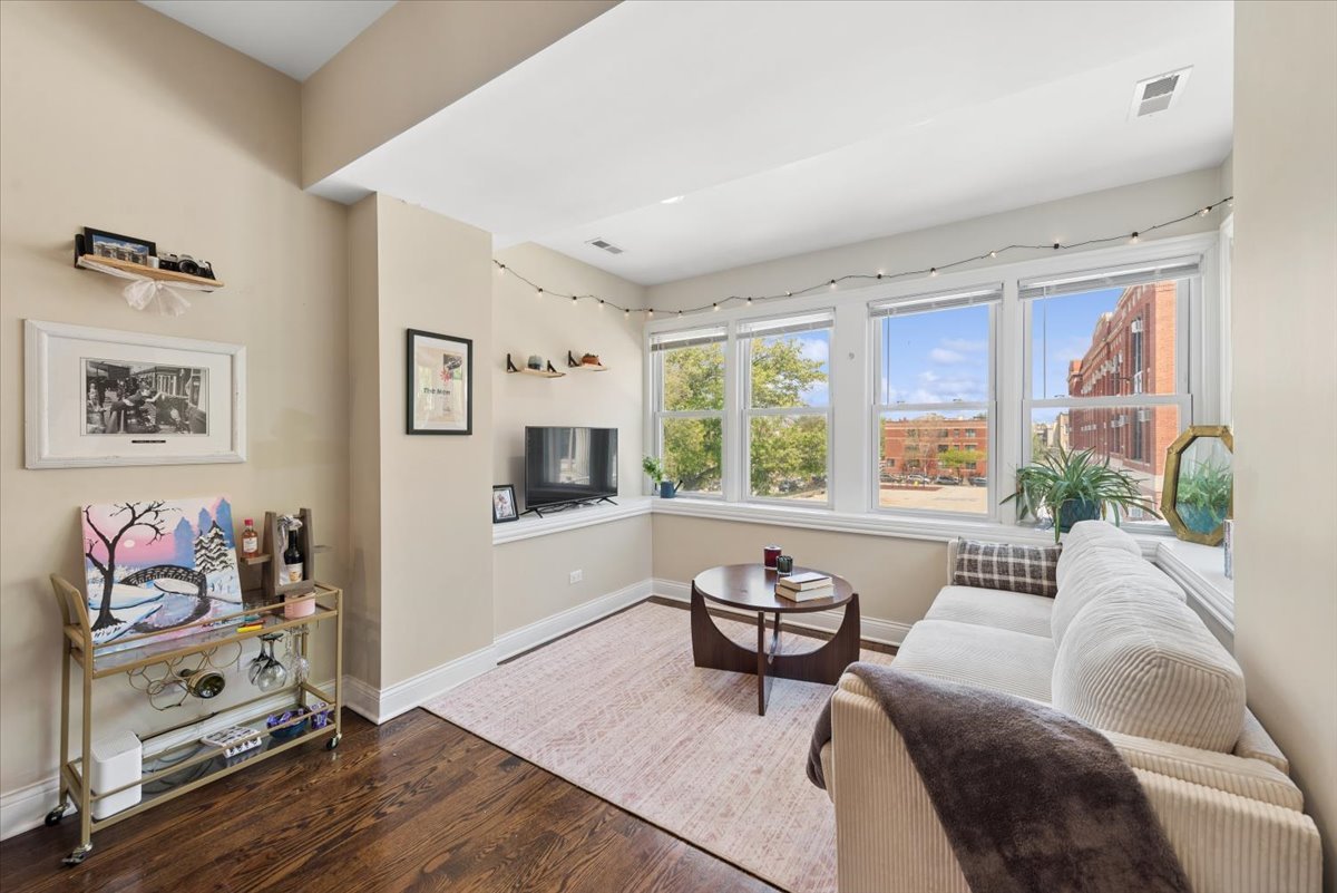 2451 West Rice Street Chicago, IL 60622 - Photo 17 of 29 Gallery Image 17