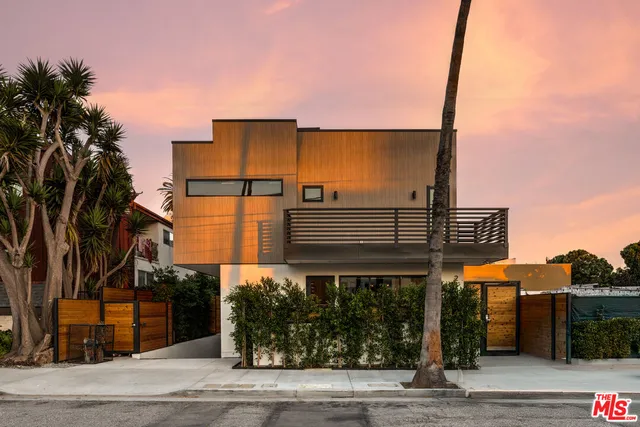 $2,450,000 | 212 Bay Street, Unit 101, Santa Monica, CA 90405