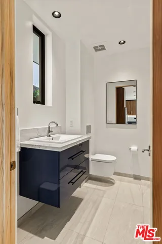 $2,450,000 | 212 Bay Street, Unit 101, Santa Monica, CA 90405