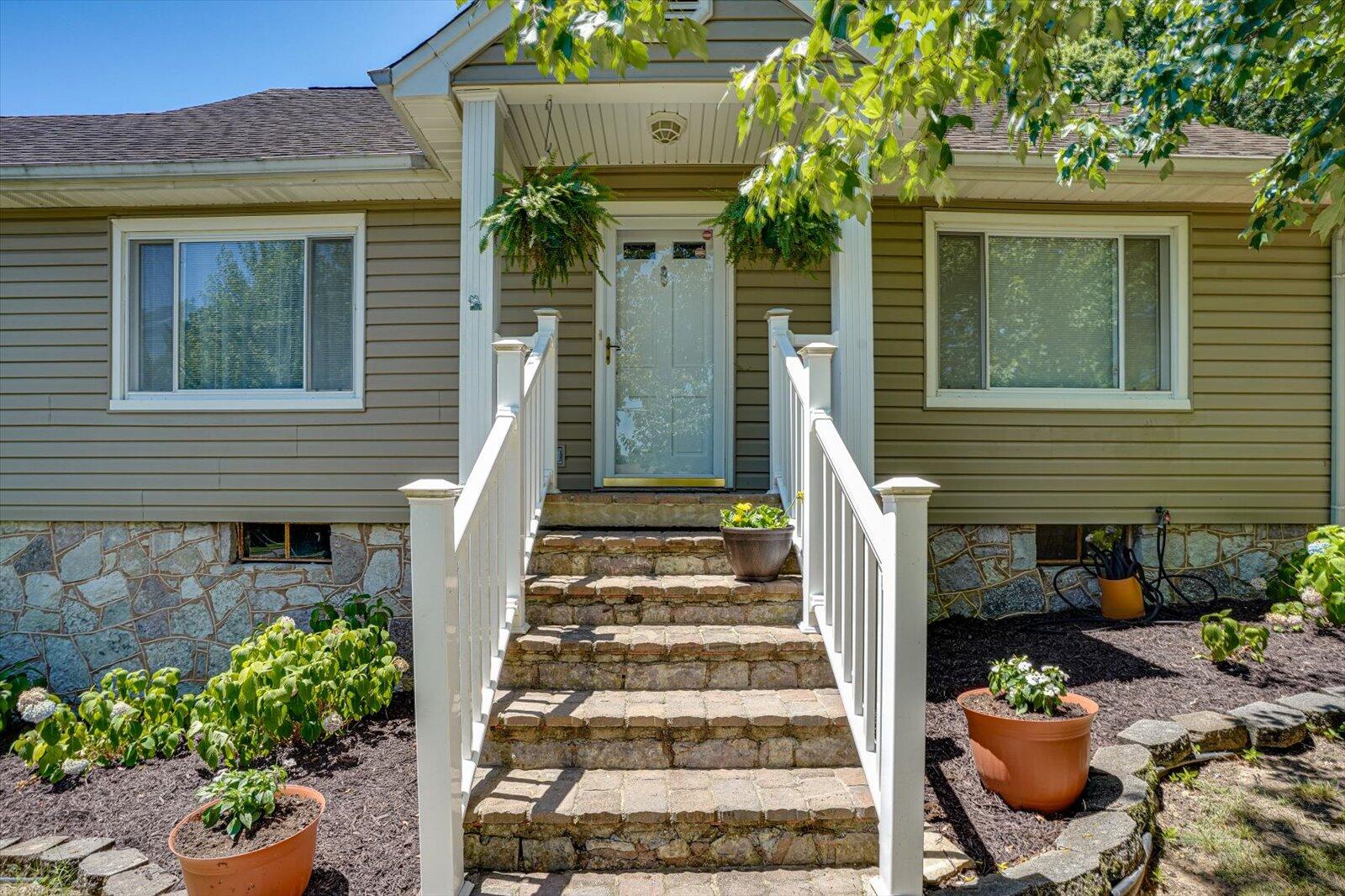 4113 East Ridge Drive Chattanooga, TN 37412 - Photo 3 of 37 03-4113 E Ridge Dr-3