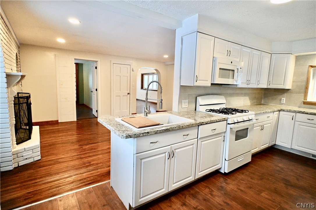 3292 Simmons Road Vernon, NY 13477 - Photo 8 of 40