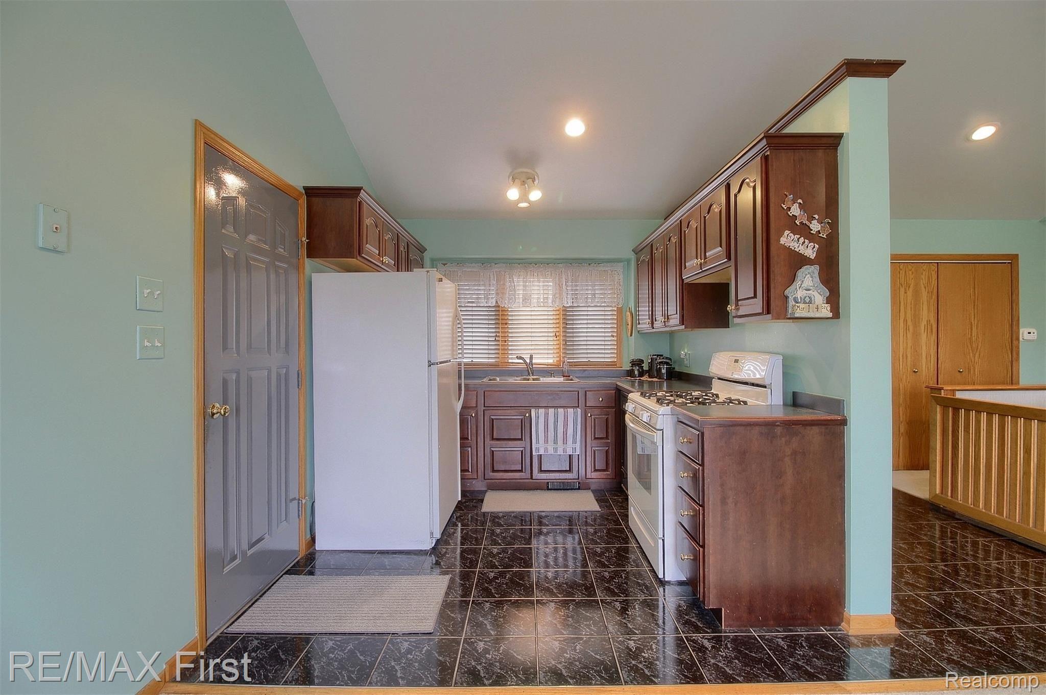8070 Avoca Road Avoca, MI 48006 - Photo 8 of 30 8-Kitchen.jpg