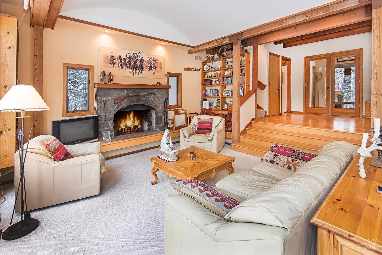 70320 Arvensis Black Butte Ranch, OR 97759 - Photo 8 of 22 Gallery Image 8