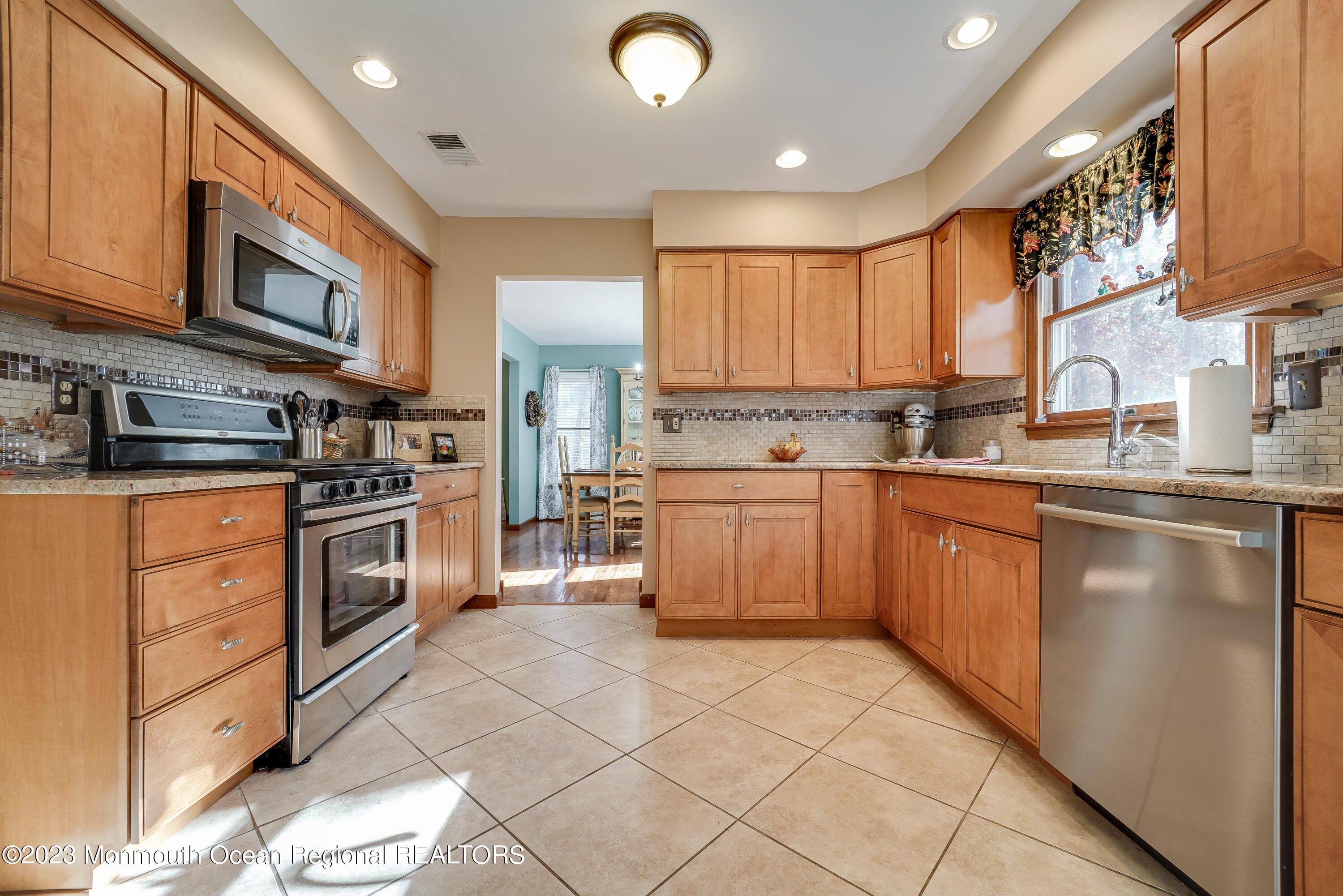 10 Abbey Road Jackson, NJ 08527 - Photo 14 of 38 15