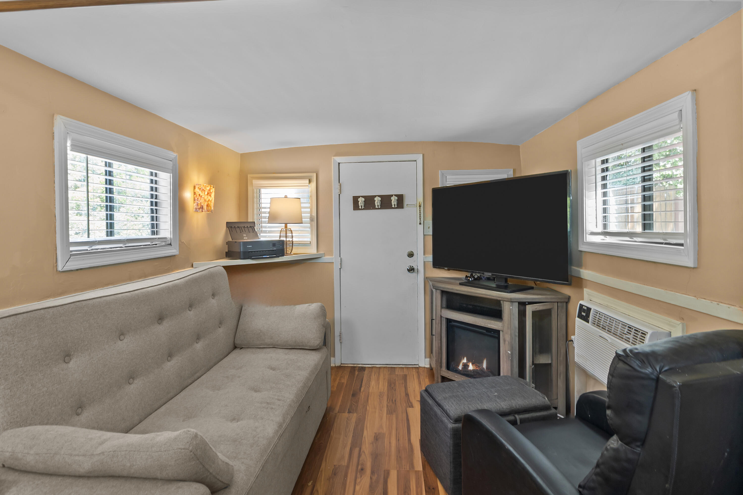 301 East Townline Road, Unit 3 Lake Geneva, WI 53147 - Photo 13 of 35 Seating area