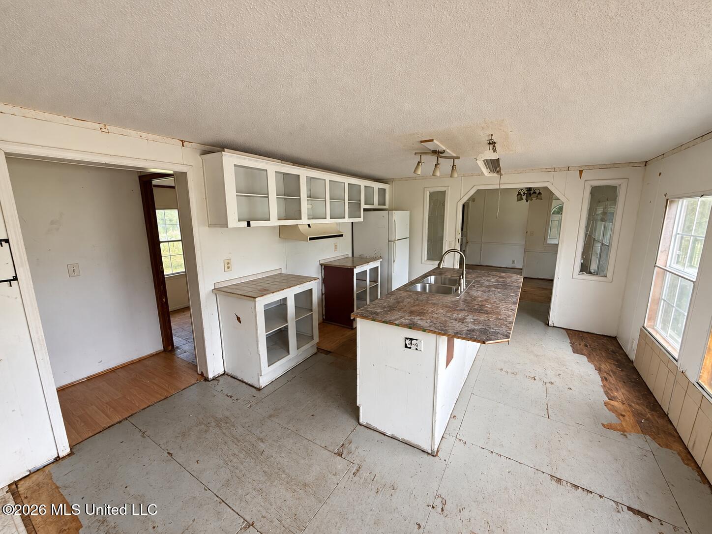 Daylit kitchen with preserved wear