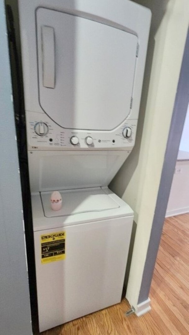 333 West Hubbard Street, Unit 607 Chicago, IL 60654 - Photo 11 of 15 a utility room with dryer and washer