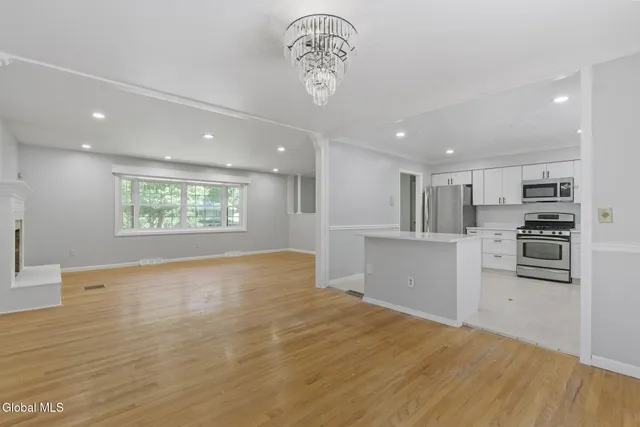 $399,000 | 859 Hereford Way, Niskayuna, NY 12309