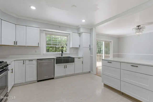 $399,000 | 859 Hereford Way, Niskayuna, NY 12309