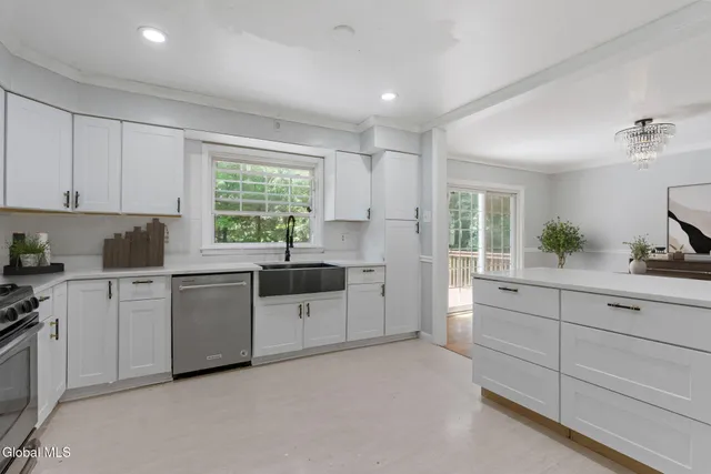 $399,000 | 859 Hereford Way, Niskayuna, NY 12309