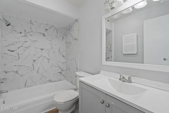 $399,000 | 859 Hereford Way, Niskayuna, NY 12309