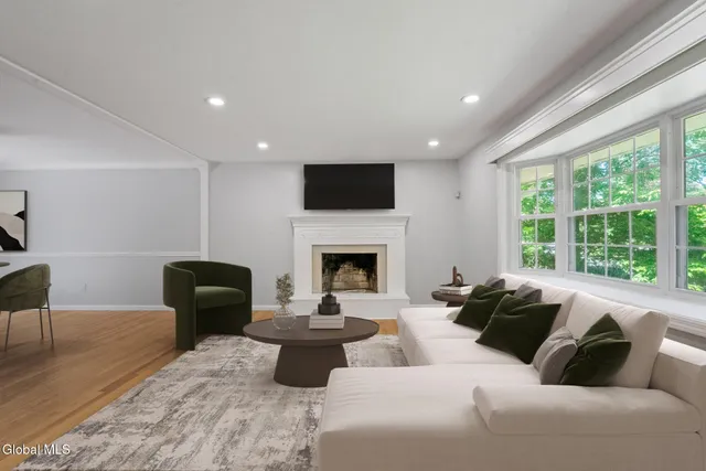 $399,000 | 859 Hereford Way, Niskayuna, NY 12309