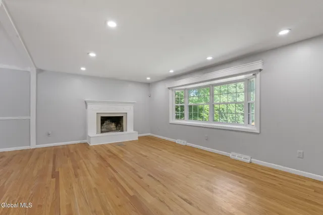 $399,000 | 859 Hereford Way, Niskayuna, NY 12309