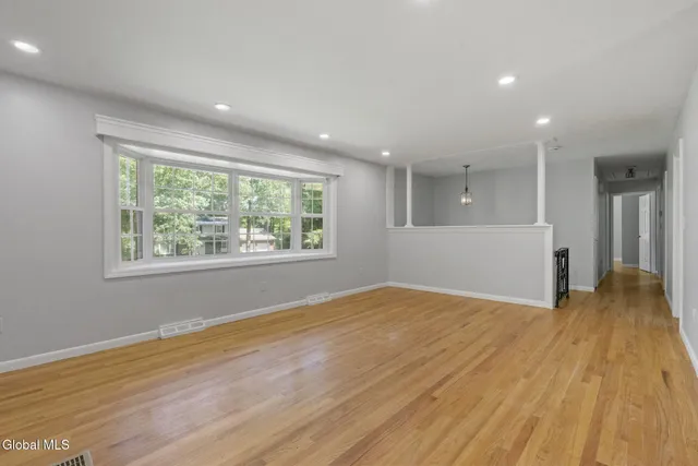 $399,000 | 859 Hereford Way, Niskayuna, NY 12309