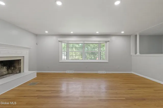 $399,000 | 859 Hereford Way, Niskayuna, NY 12309