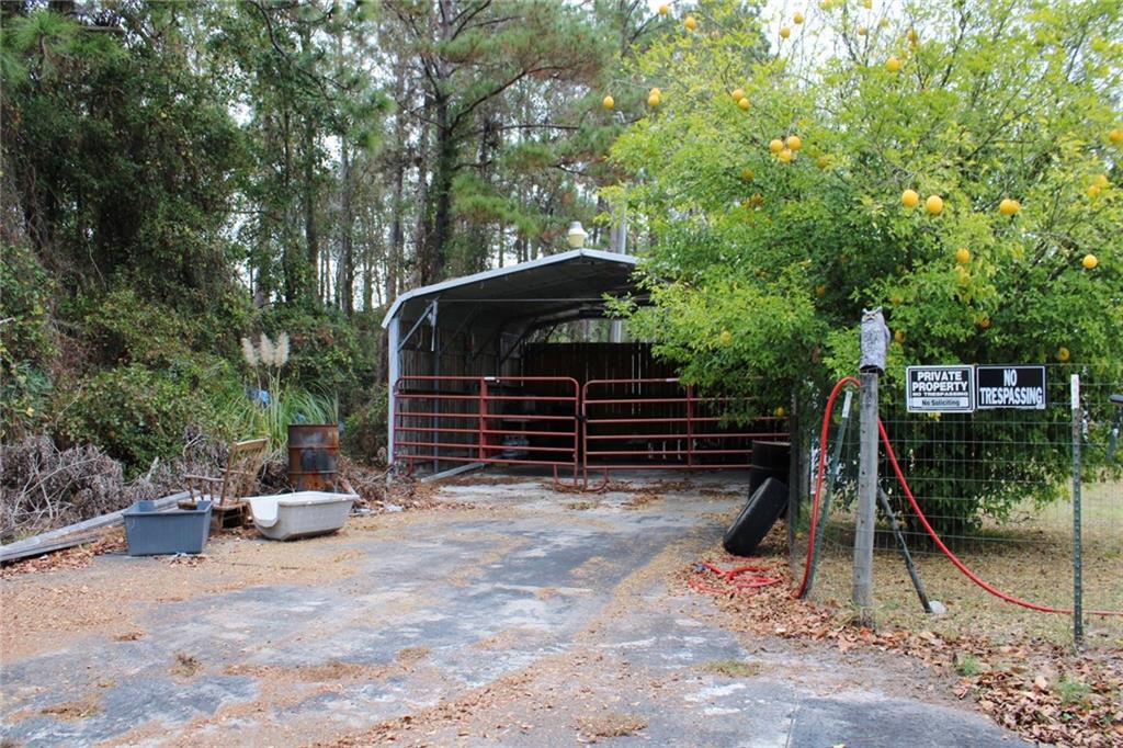 125 Trailwood Road Valdosta, GA 31602 - Photo 18 of 19 a view of backyard with a table and chair