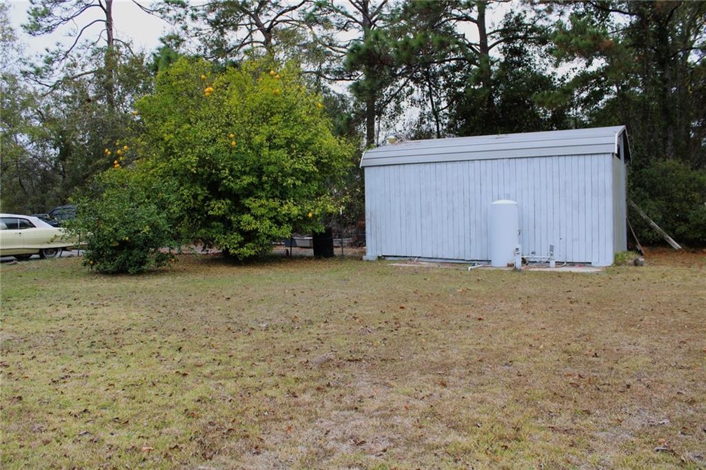 125 Trailwood Road Valdosta, GA 31602 - Photo 10 of 19 a view of garage and yard